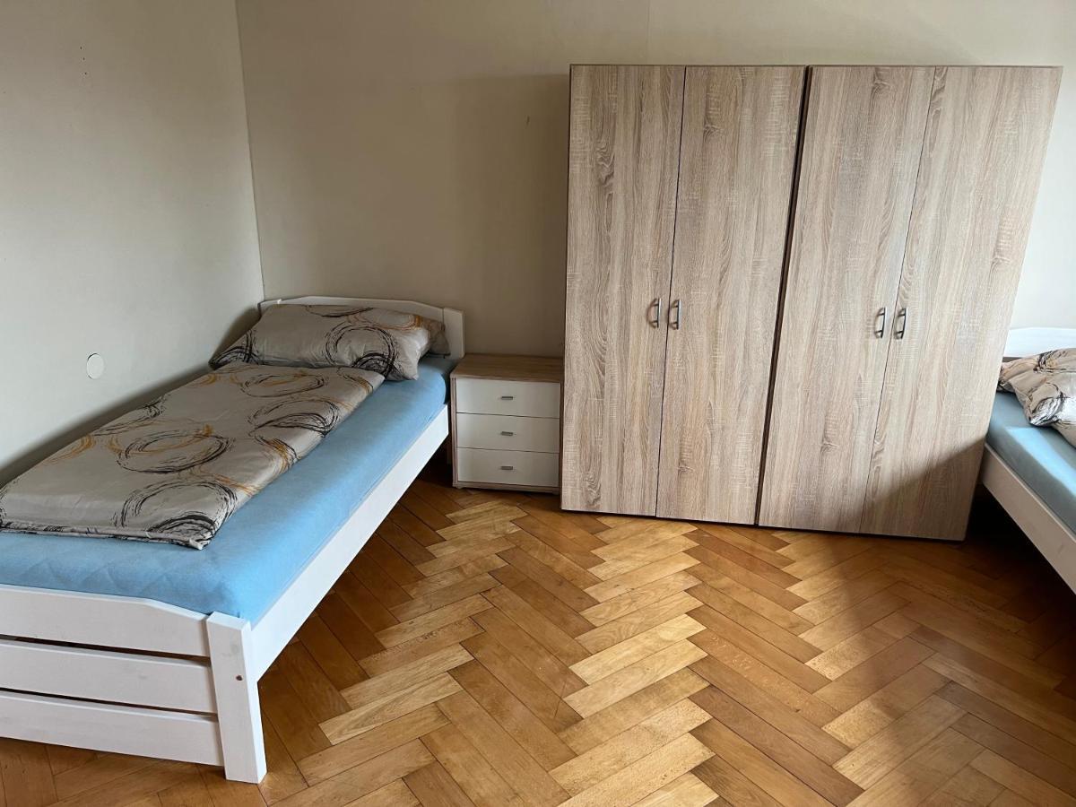 Orkhan Latifov Höchst Zewnętrze zdjęcie
